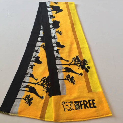 Šála s vypleteným logem a výšivkou