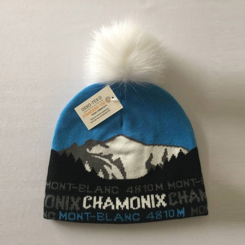 Kulich standard s vypleteným logem a kožešinovou bambulí